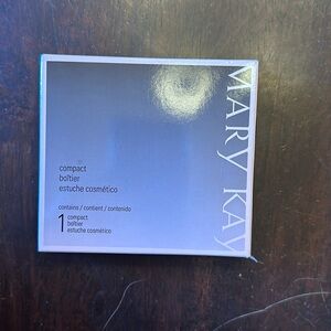NIB Mary Kay Compact #017362 Empty/Refillable